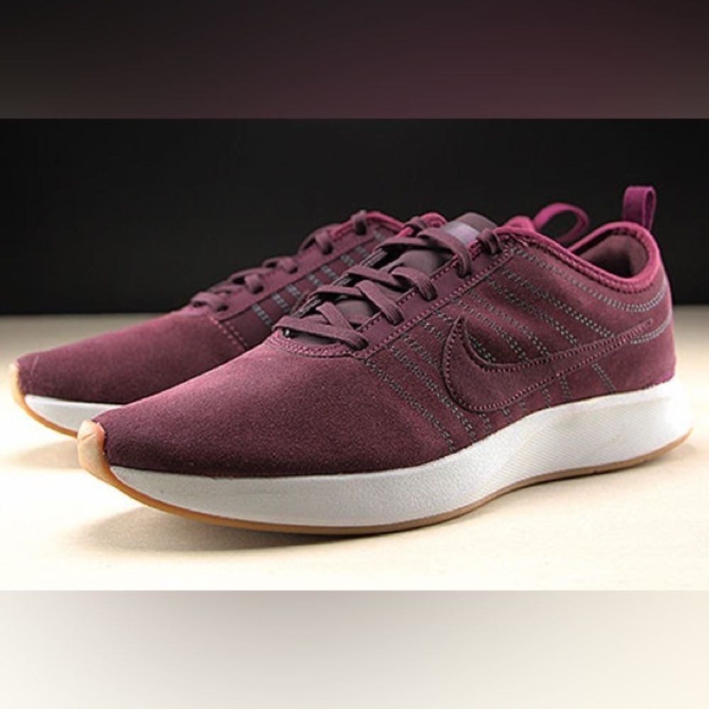 Nike Athletic Suede Shoes Size 7.5